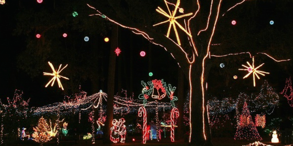 Dorothy B. Oven Christmas lights display
